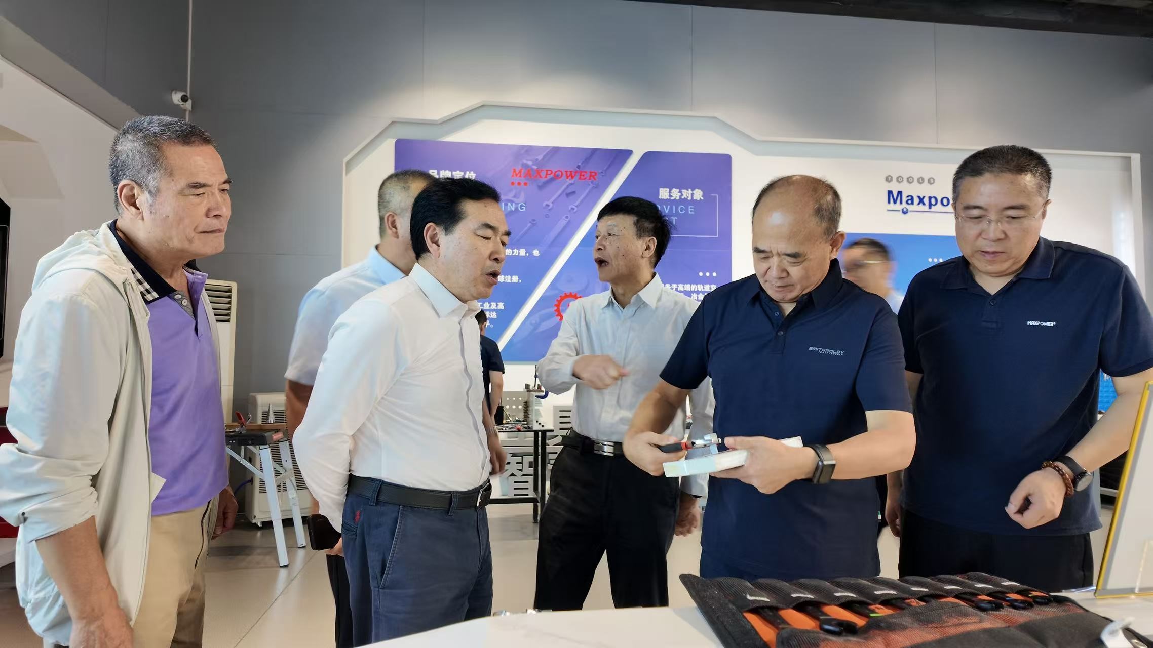 中国五金交电化工商业协会调研文登k8.com工具集团 盛赞其行业标杆作用(图2) 22.jpg