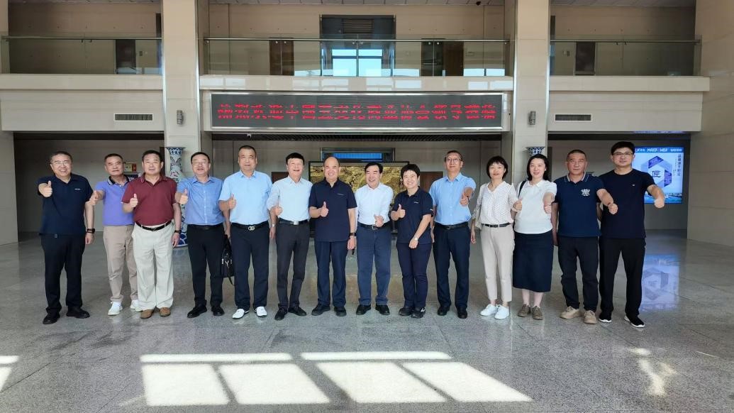 中国五金交电化工商业协会调研文登k8.com工具集团 盛赞其行业标杆作用