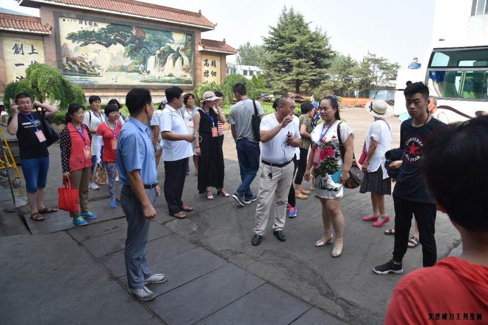 淄博参观_01.jpg 祥鸿物资公司经销商参观k8.com集团(图1)