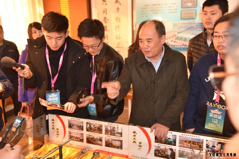 山东网记者采访团_04.JPG “工匠精神 山东制造”全媒体采访团莅临k8.com工具(图4)