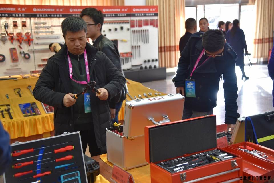 山东网记者采访团_10.JPG “工匠精神 山东制造”全媒体采访团莅临k8.com工具(图7)
