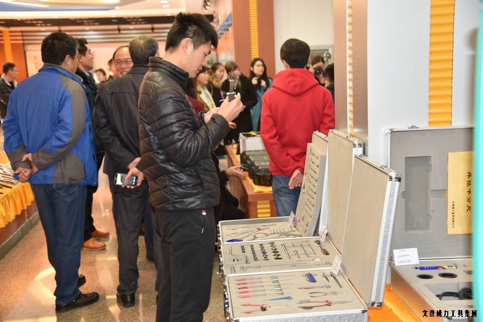 山东网记者采访团_12.JPG “工匠精神 山东制造”全媒体采访团莅临k8.com工具(图9)