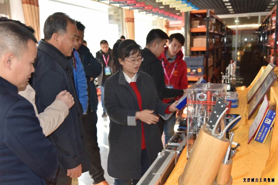山东网记者采访团_14.JPG “工匠精神 山东制造”全媒体采访团莅临k8.com工具(图11)