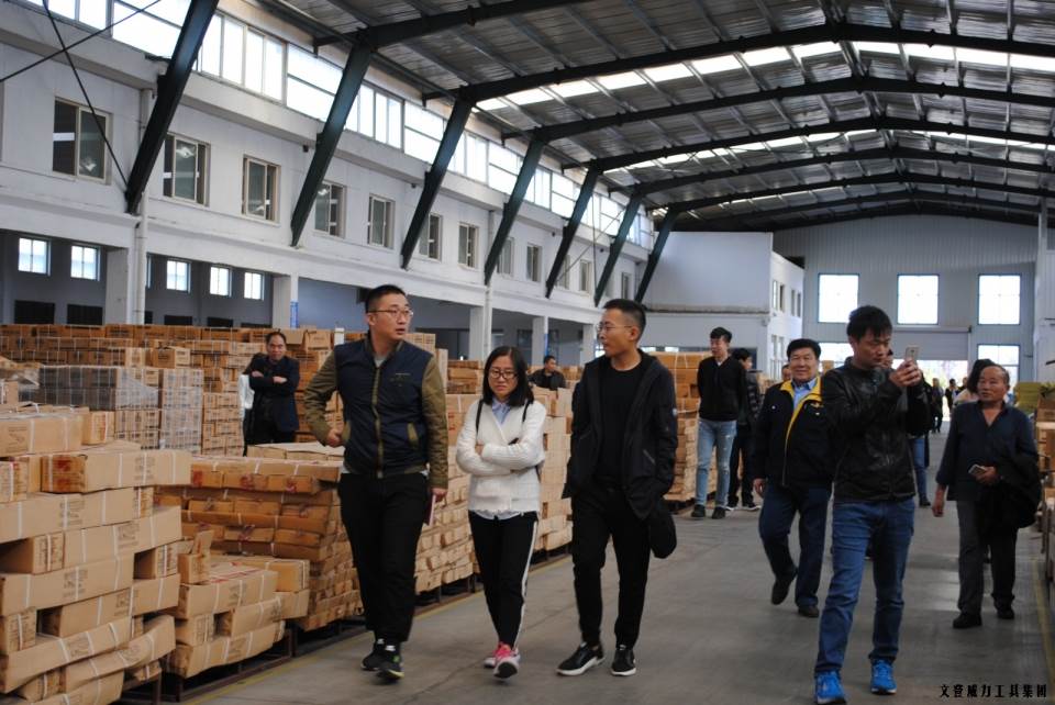 参观仓库_17.JPG “精诚合作,共创辉煌”k8.com工具第六届全国优秀经销商大会圆满落幕(图27)