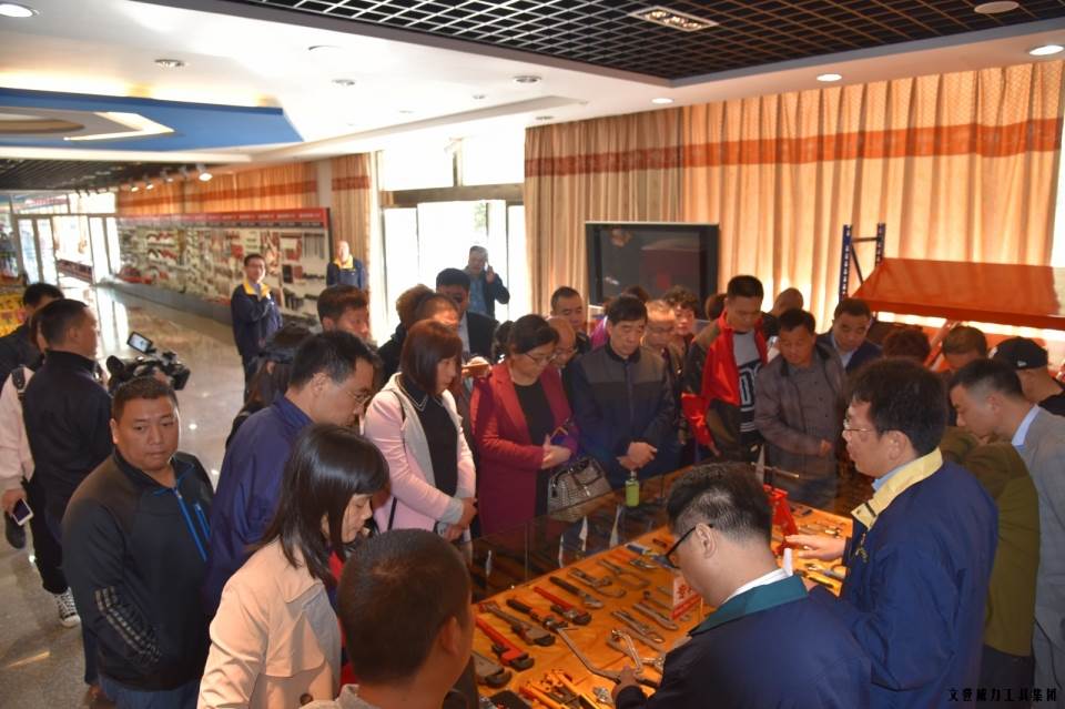 参观老展厅_05.JPG “精诚合作,共创辉煌”k8.com工具第六届全国优秀经销商大会圆满落幕(图28)
